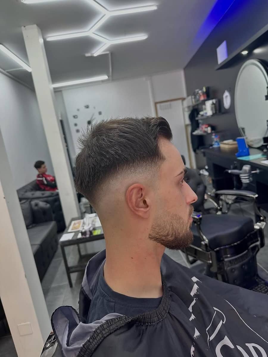 Mid-Low Skin Fade mit Bartkontur &ndash; Elegance Barbershop Frauenfeld