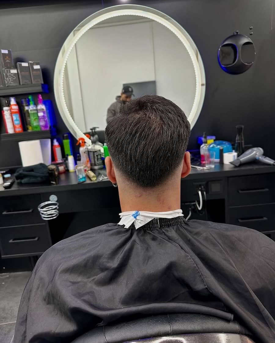 Classic Side Part mit Low Skin Fade und Bartkontur &ndash; Elegance Barbershop Frauenfeld
